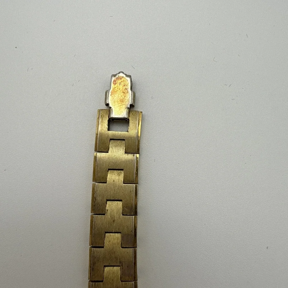Vintage Timex Mechanical Women's Watch 18mm Gold Tone* Winds, Runs, Keeps Time !